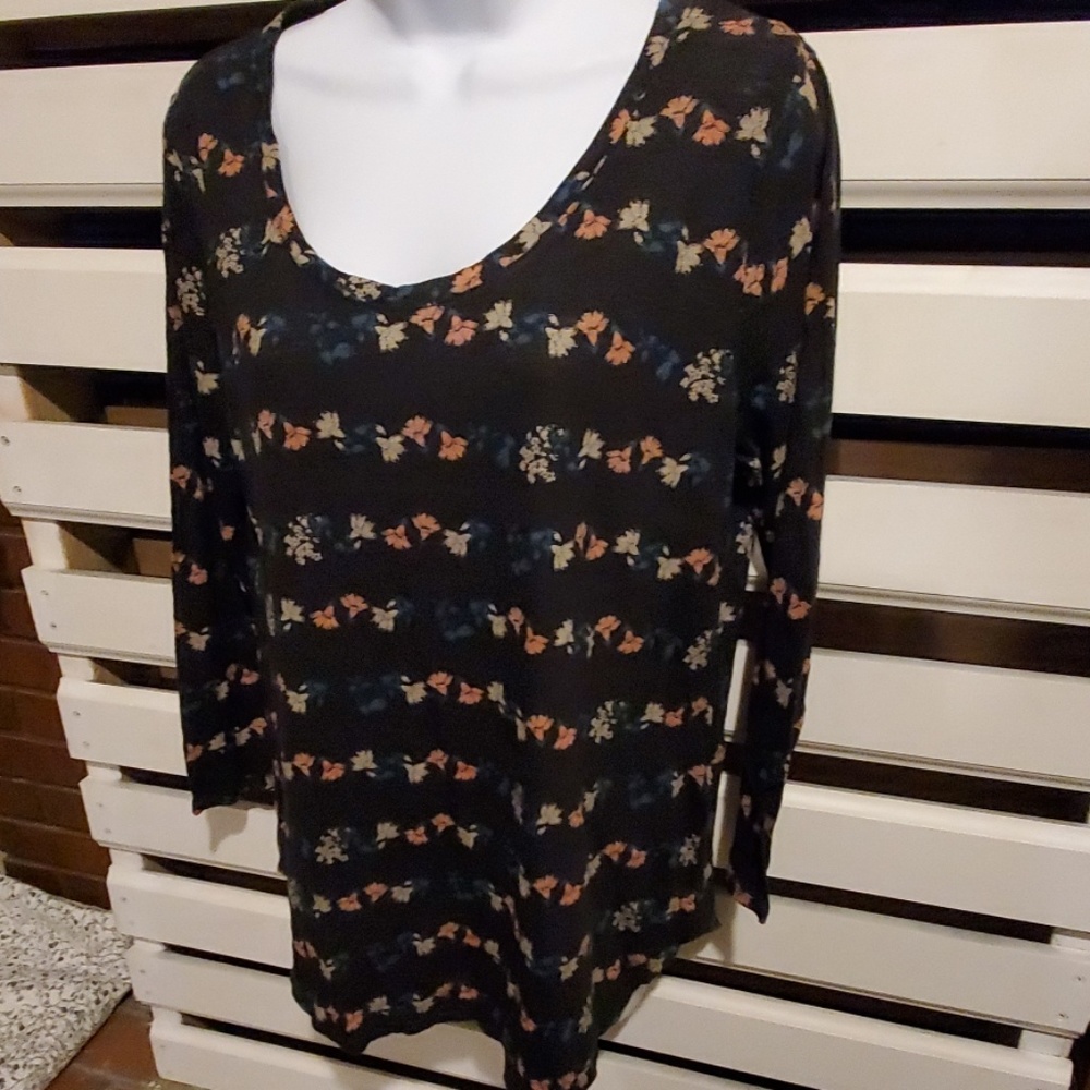 LUCKY BRAND long sleeve tshirt.      #443 - Picture 2 of 6